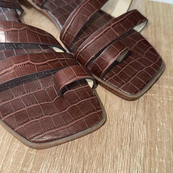 Marc Fisher Sandals crisscross straps faux leather reptile print croc 6.5 - Picture 5 of 5